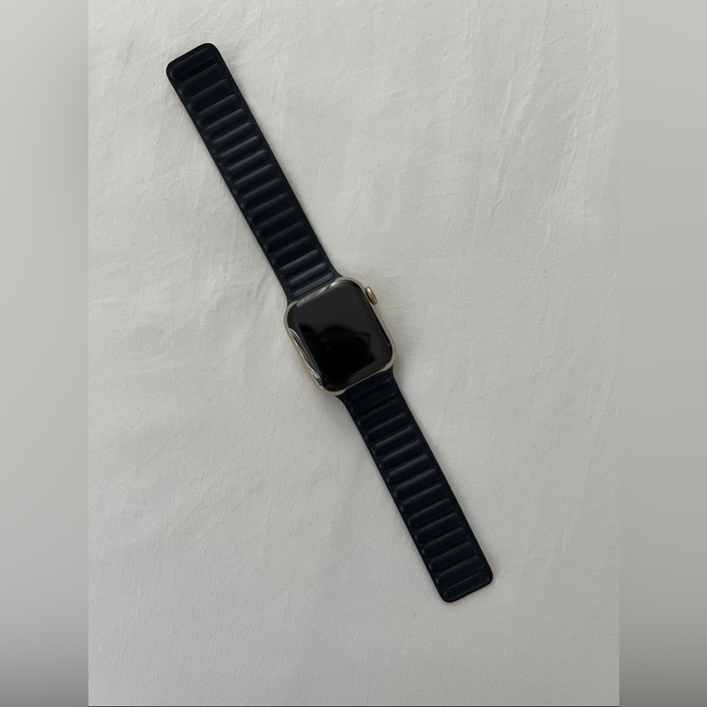 Apple watch series 7 (Gold)
